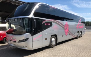 Neoplan Cityliner (frabrikneu!) <p>63 + 2 Sitzplätze, <span>DVD / CD / USB, WC, Klima, Kühlschrank, Küche, Gurte an allen Sitzen, Spurassistent, neueste Abgasnorm EURO 6, Kameraunterstützung für Fahrer</span></p>