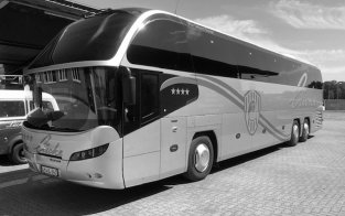 Neoplan Cityliner (frabrikneu!) <p>63 + 2 Sitzplätze, <span>DVD / CD / USB, WC, Klima, Kühlschrank, Küche, Gurte an allen Sitzen, Spurassistent, neueste Abgasnorm EURO 6, Kameraunterstützung für Fahrer</span></p>