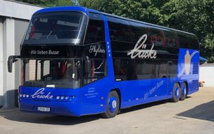 Neoplan Skyliner Doppelstock <p>74 + 1 Sitzplätze, DVD, CD, Klimaanlage</p>
